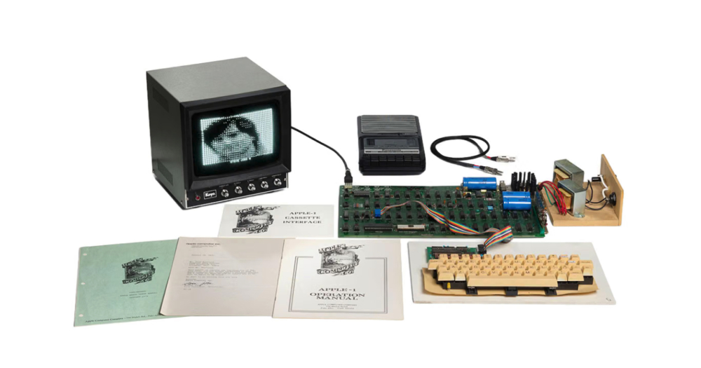 Bonhams выставит на торги первый компьютер Apple-1 с автографами Стива Джобса и Стива Возняка
