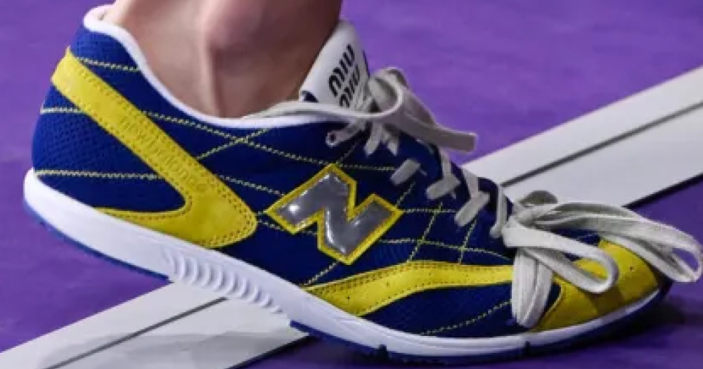 Miu Miu анонсировал две коллаборации — с New Balance и Wrangler