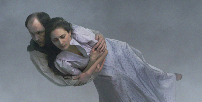 Посмотрите «О бесконечности» Роя Андерссона — возможно, самый подходящий фильм момента