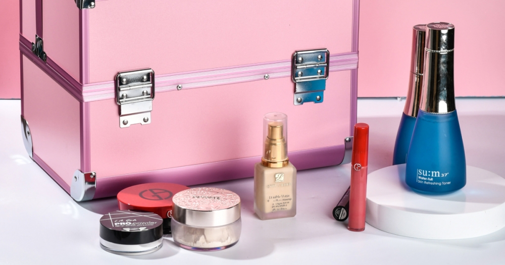 Сделали запас косметики? Читайте, долго ли можно будет всем этим пользоваться