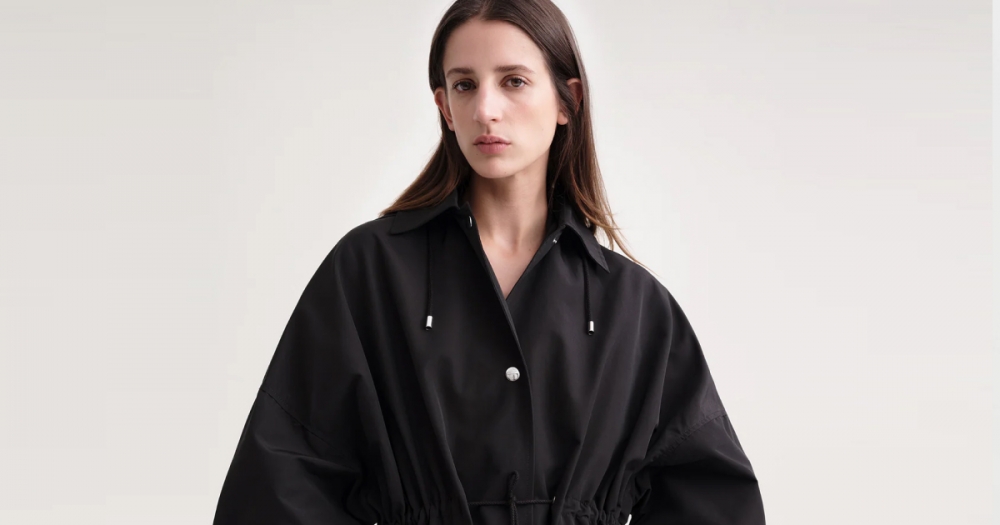 На замену бежевому тренчу — нескучные плащи на весну