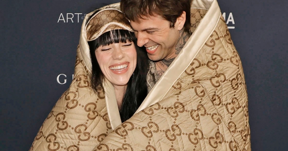 Couple goals: выйти в свет под одним одеялом, как Билли Айлиш и Джесси Разерфорд. Одеяла мы уже выбрали!