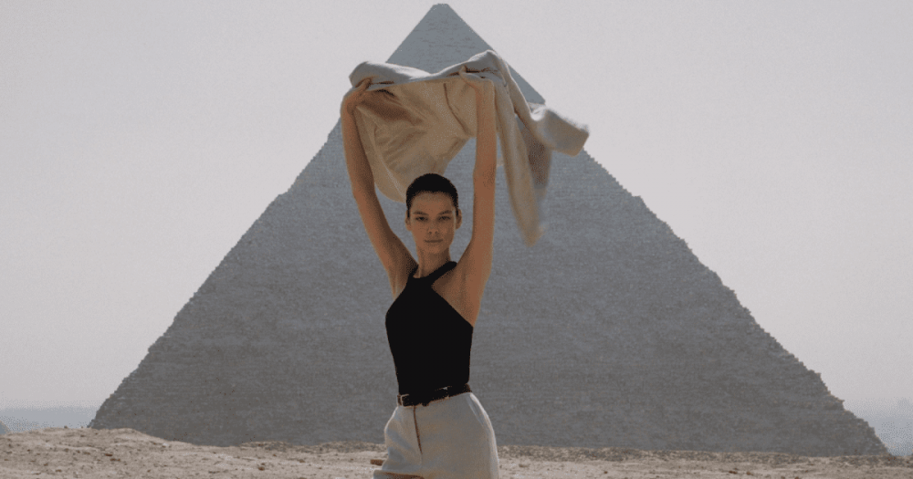 Льняные костюмы, рубашки и платья — у каких российских марок искать?