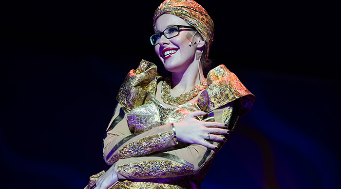 Токсичный китч, вечные смыслы и Собчак: \"Женитьба\" на сцене Театра Наций