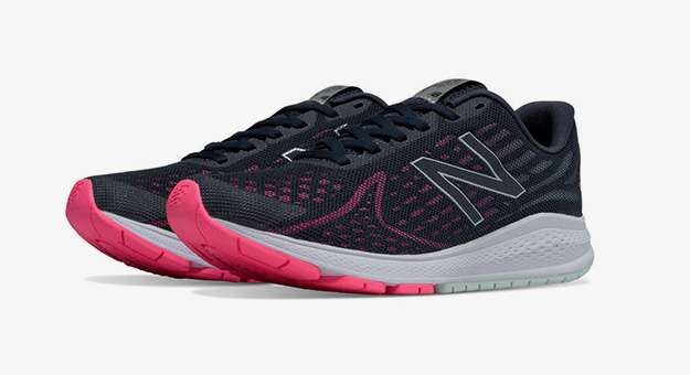 New Balance представил обновленную версию беговых кроссовок