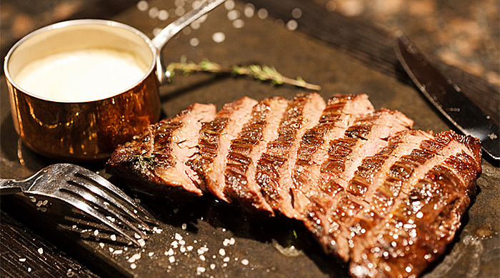 \"Гирлянда Steak Shop & Show\": питерский ресторан от продавцов фермерских продуктов