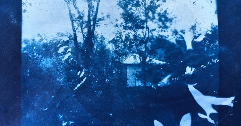 Художники рисуют для BURO.: Анастасия Безвершук — о Сибири, свете и неуловимости