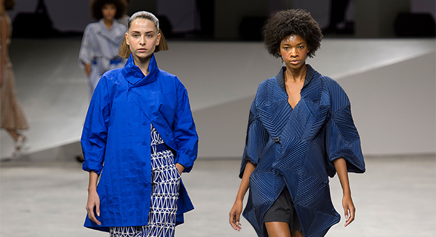 Парижская неделя моды: Issey Miyake, весна-лето 2017