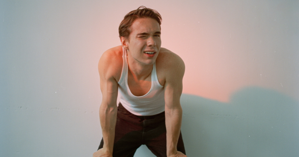 «Я амбициозный артист, мне хочется удивлять» — Денис Власенко о сериале «АльфаРомео» и роли мечты