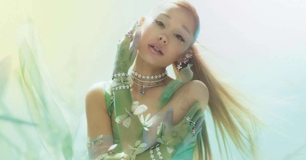 Ариана Гранде выпустила коллаборацию с брендом Swarovski