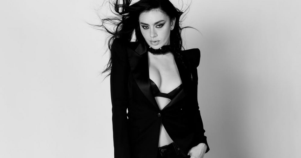 Певица Charli XCX презентует альбом «Music, Fashion, Film» до официального релиза