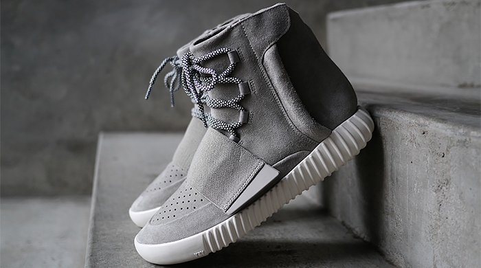 Ким Кардашьян дарит Yeezy в своем Twitter
