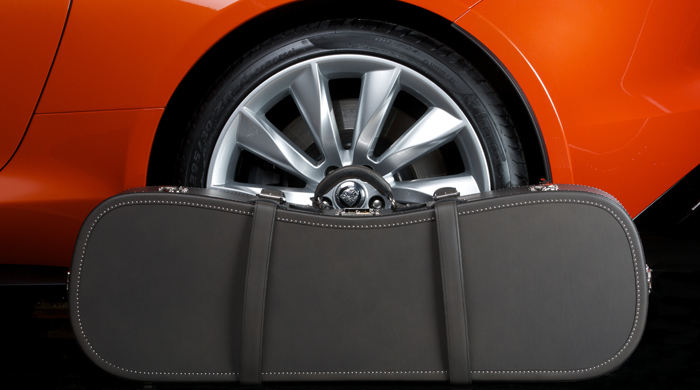 Объект желания: чемодан Moynat для Jaguar F-Type