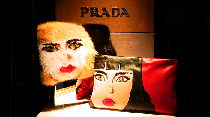 Витрины и коллекция Prada для Bergdorf Goodman