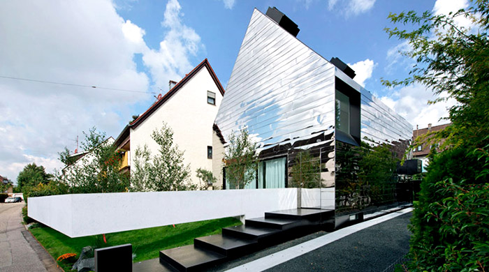 Дом House WZ2 Бернда Циммермана с зеркальным фасадом