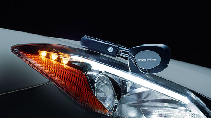 Maserati выпустили наушники совместно с Bowers & Wilkins