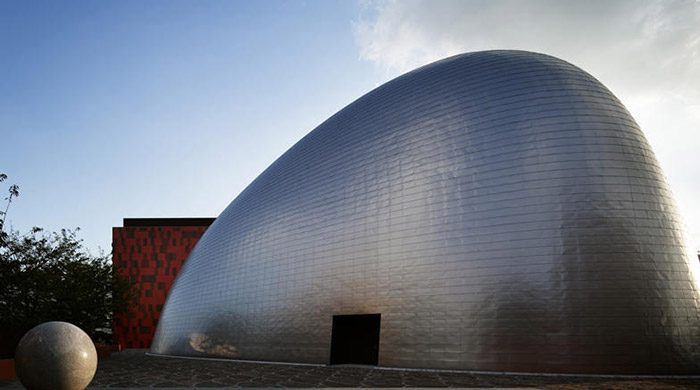 Серебряный купол японского музыкального колледжа