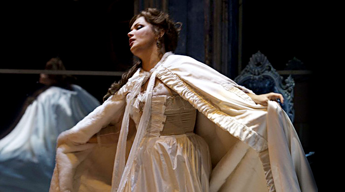 Fendi создали наряд для Анны Нетребко