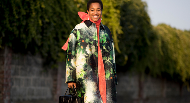 Неоновые вещи Prada и змеиный принт: что носят на Неделе моды в Милане
