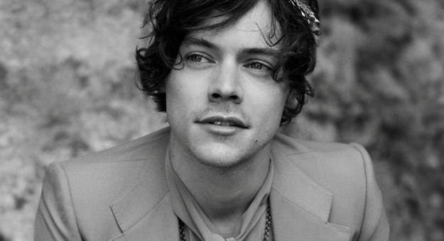 Гарри Стайлз позирует с поросятами и ягнятами в новой кампании Gucci