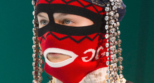 Что такое warcore и зачем носить псевдобронежилеты и балаклавы