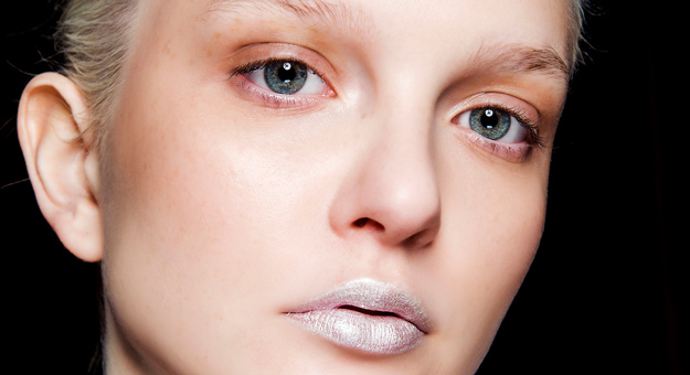 Как повторить макияж с «морозными» губами с показа Stella Jean