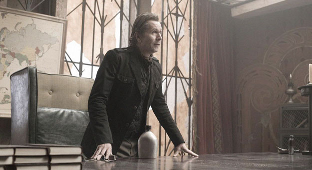 Гэри Олдман снимется вместе с Эми Адамс и Джулианной Мур в триллере «Женщина в окне»