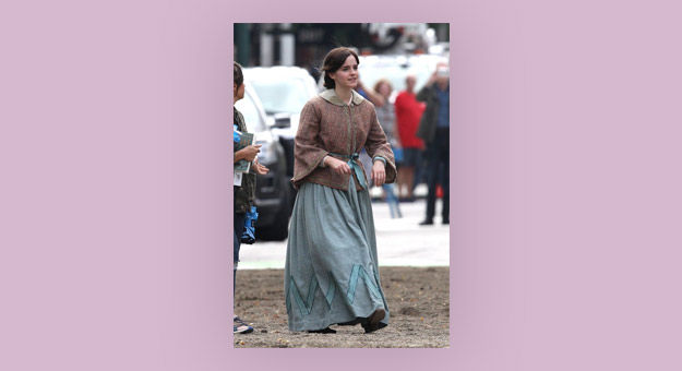 Появился снимок Эммы Уотсон в образе Мег Марч из «Маленьких женщин» Греты Гервиг