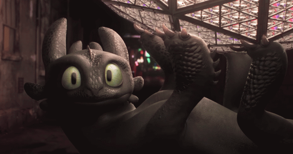 Дракон Беззубик играет с шаром с Таймс-сквер в проморолике продолжения «Как приручить дракона»