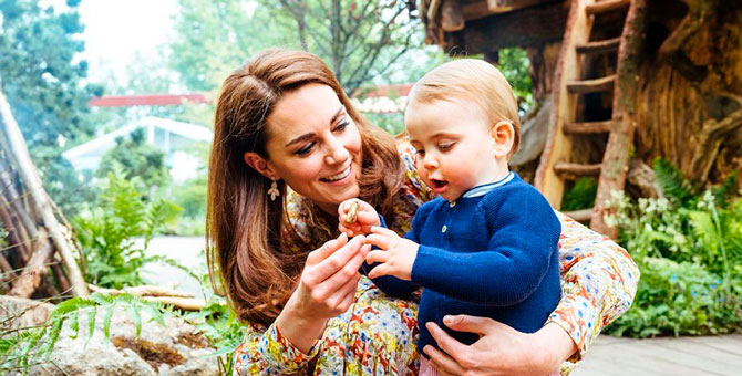 Кейт Миддлтон с принцем Уильямом и детьми в своём саду на Chelsea Flower Show