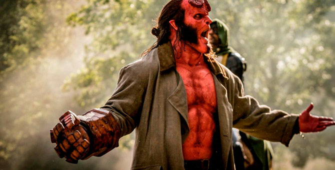 В русской озвучке «Хеллбоя» имя Сталина заменили на Гитлера