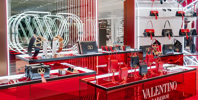 В ЦУМе появилось поп-ап-пространство Valentino