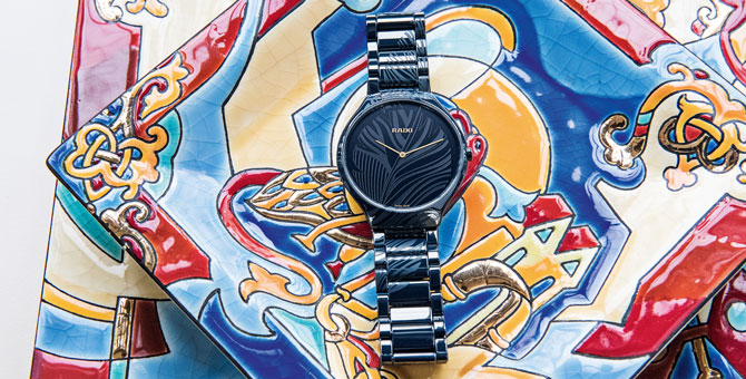 Rado создал часы вместе с художницей и дизайнером Евгенией Миро