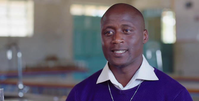 Лучшим учителем мира признан преподаватель математики и физики из Кении