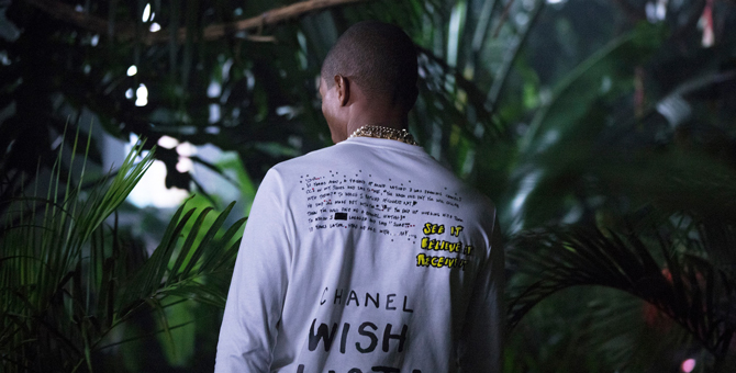 Яркие цвета и спортивные силуэты в коллекции Фаррелла Уильямса и Chanel