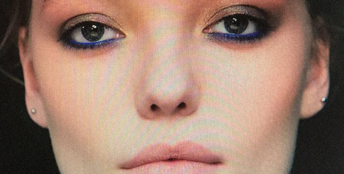 Как повторить макияж с синим кайалом с показа Elie Saab