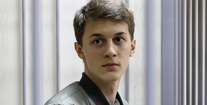 Суд постановил вернуть Егору Жукову либертарианский флаг и фигурку лягушек