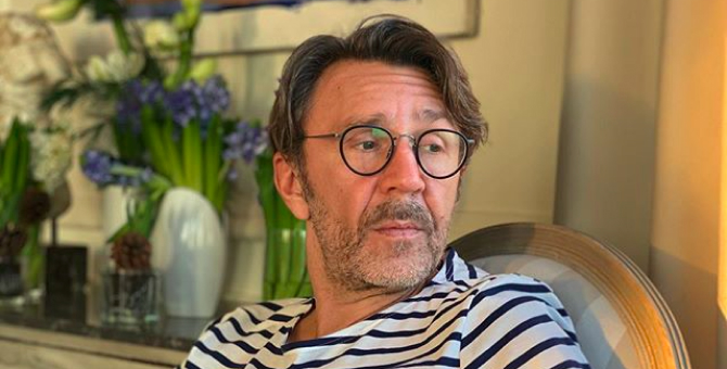 Сергей Шнуров написал стихотворение о внесении правок в Конституцию