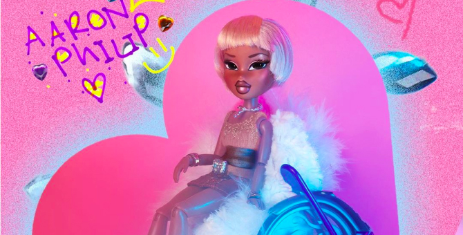 Bratz выпустил куклу в образе трансгендерной модели в инвалидном кресле Аарон Филип