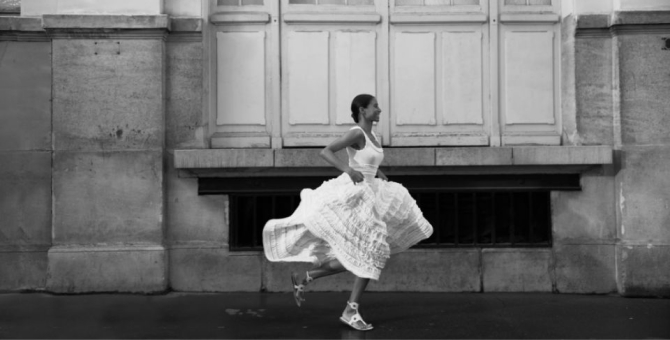Maison Alaïa покажет танцевальный перформанс с переизданиями архивных вещей