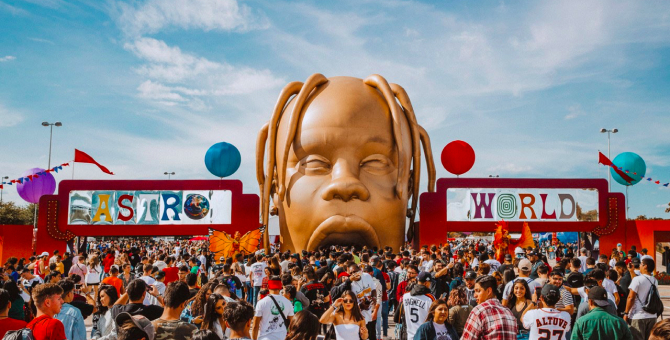 Канье Уэст принял участие в музыкальном фестивале Трэвиса Скотта