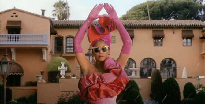 Бейонсе отметила год с момента выхода визуального альбома «Black Is King» новыми видео