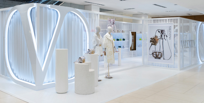 В ЦУМе открылся поп-ап-корнер Valentino Le Blanc