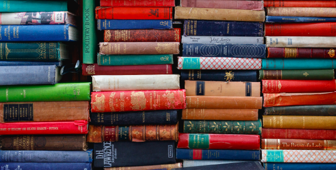 «Фаланстер» собирает книги для задержанных в ходе акций 23 и 31 января