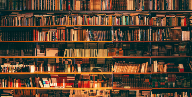 Министерство культуры потребовало убрать книги с отметкой «18+» из общего доступа в библиотеках