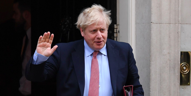 Премьер-министр Великобритании Борис Джонсон переведен в отделение интенсивной терапии