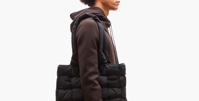 Bottega Veneta выпустил плетеную сумку-пуховик