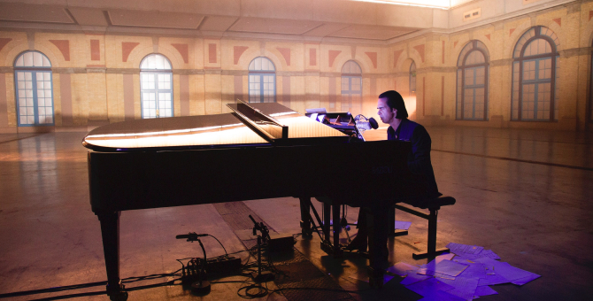 Запись сольного концерта Ника Кейва в Лондоне станет основой для фильма и альбома