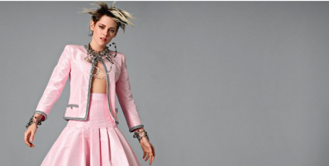 Кристен Стюарт примеряет розовый жакет в новой кампании Chanel