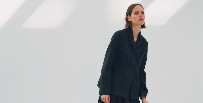 COS представил кампанию новой весенне-летней коллекции